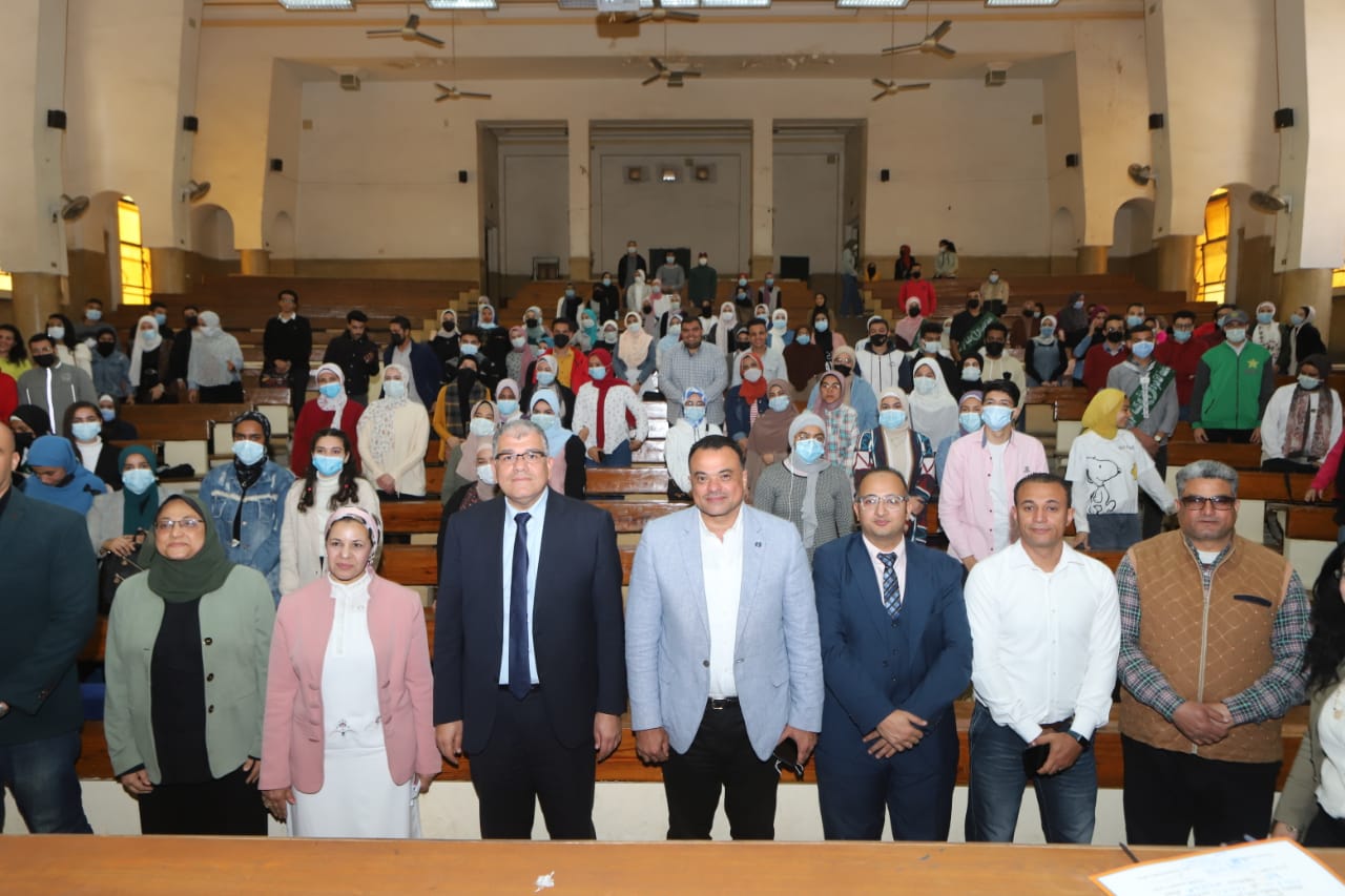 تكريم طلاب الكلية المشاركين في دورات وزارة الشباب